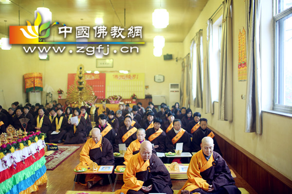 14大众虔诚修法.JPG