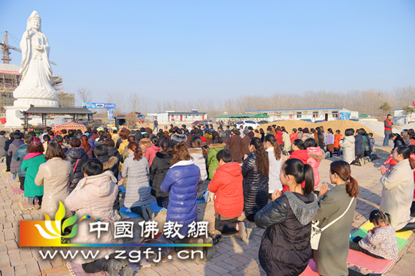 6 供灯法会开始了.JPG