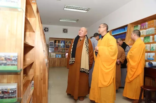 苏州寒山寺方丈秋爽法师赴成都文殊院参访