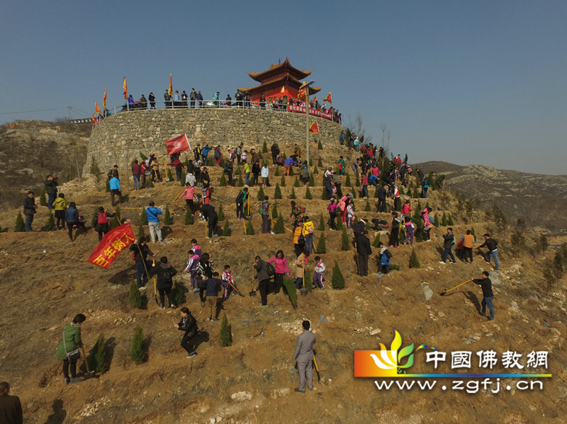 河北井陉灵岩寺植树节倡导为山区增绿“美化家园,植树造林”活动.jpg
