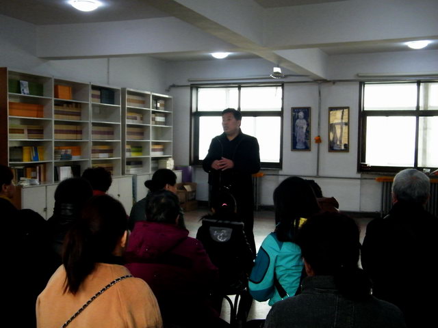 市佛协秘书长褚志强在活动前发表讲话.JPG