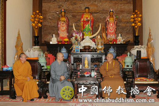 中国佛教协会副会长宗性法师一行访问普陀山佛教协会.jpg