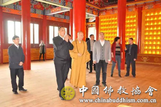 甘肃省政协德哇仓副主席等领导到兰州报恩寺调研1.jpg