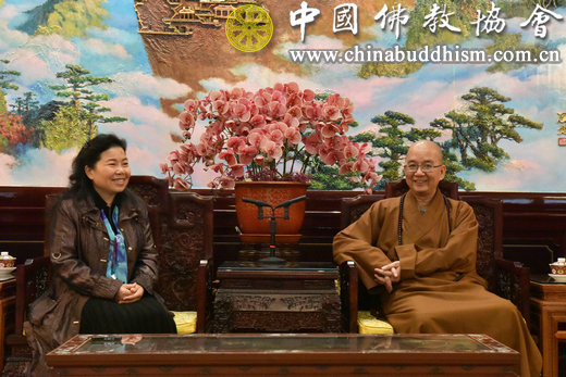 学诚会长与盘艳阳副主任亲切交流.jpg