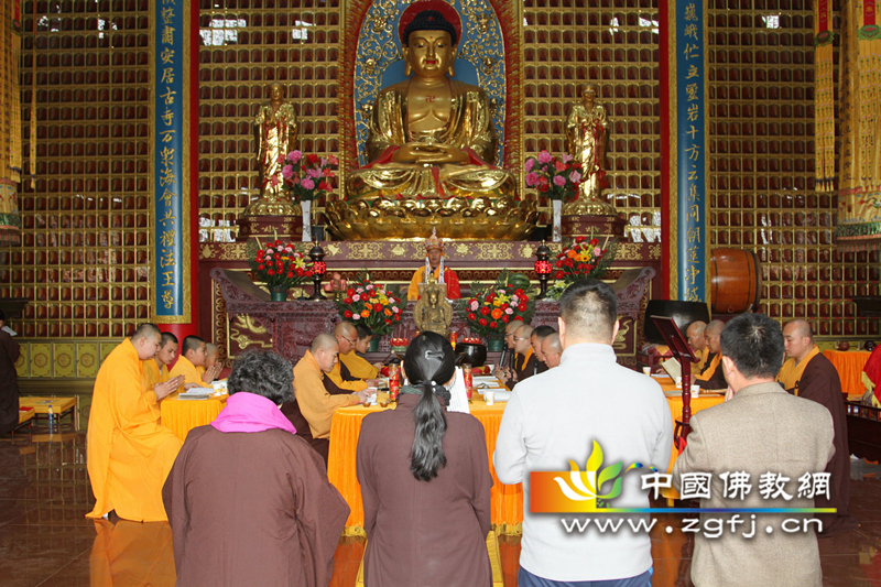 河北井陉灵岩寺举行清明祭祖三时系念法会.jpg