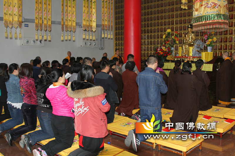 河北井陉灵岩寺举行清明祭祖三时系念法会.jpg
