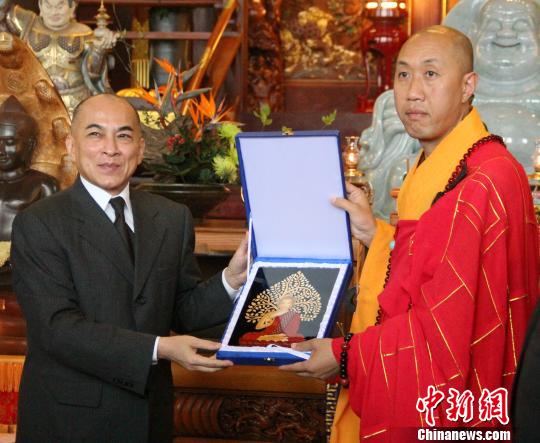 柬埔寨国王考察浙江奉化雪窦寺 加强佛教文化交流2.JPG