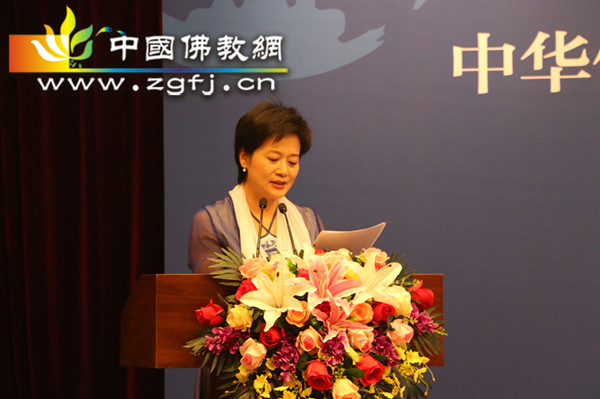 2佛医研修班新闻发布会主持人向笠.JPG