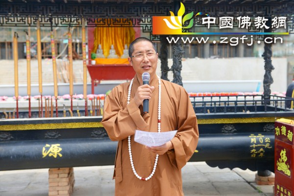 6 开应法师住持放生,并为天下父母祈福回向.JPG