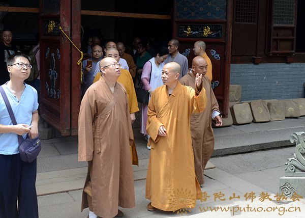中佛协副会长、湖北黄梅五祖寺方丈正慈大和尚一行参访普陀山2.jpg