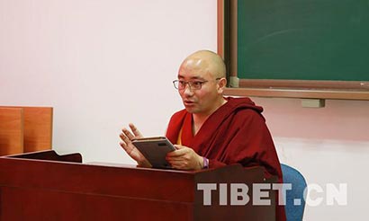 电子设备助力藏传佛教僧人学习生活2.jpg