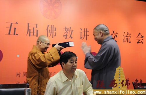 大慈恩寺向每位讲经法师赠送线装本《大唐西域记》.jpg
