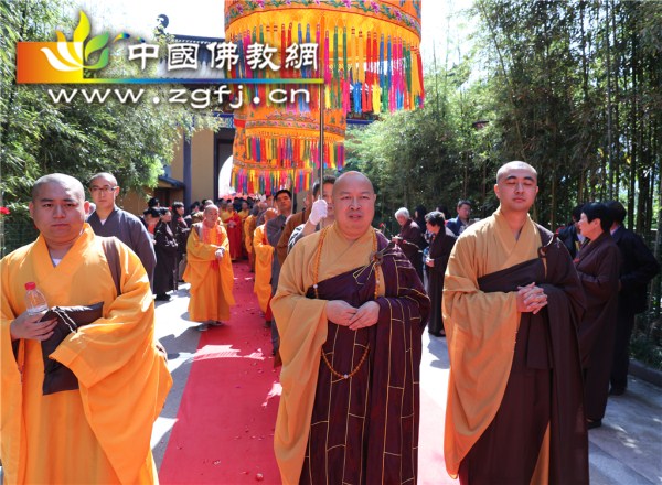 2迎请印顺大和尚为法会主法.jpg