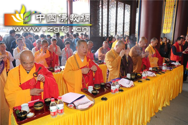 9众高僧拈香祈福.jpg