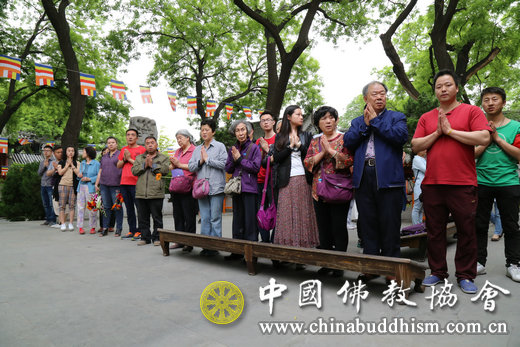 北京广济寺举行释迦牟尼佛陀圣诞2641年浴佛节法会4.jpg