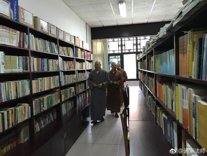 中国佛学院普陀山学院教务长能进法师一行赴长沙麓山寺参访2.jpg