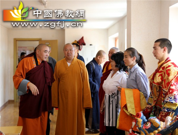 09参观寺庙学校发展情况_副本.jpg