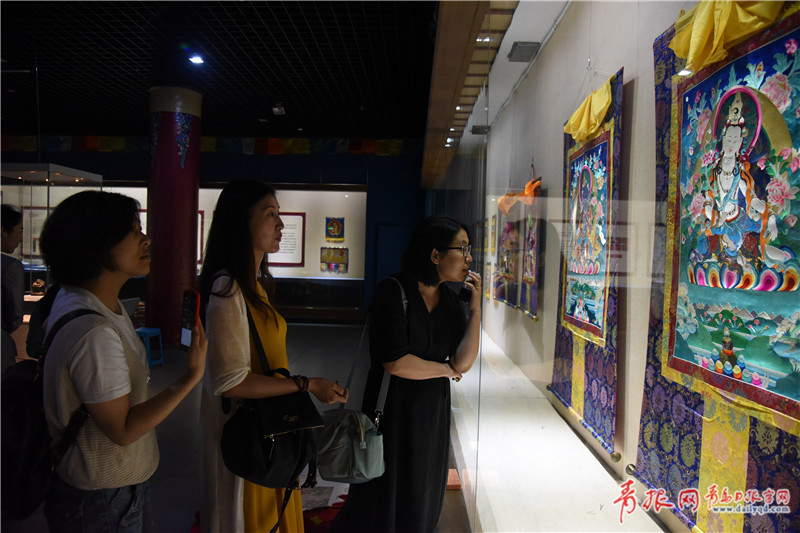 青海藏传佛教艺术展霸气亮相青岛博物馆2.jpg