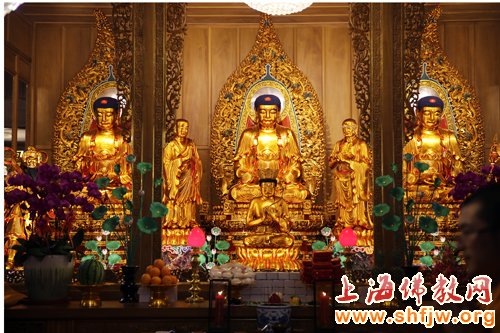 上海佛教居士林举行修复工程竣工暨香光堂全堂佛像开光法会16.jpg