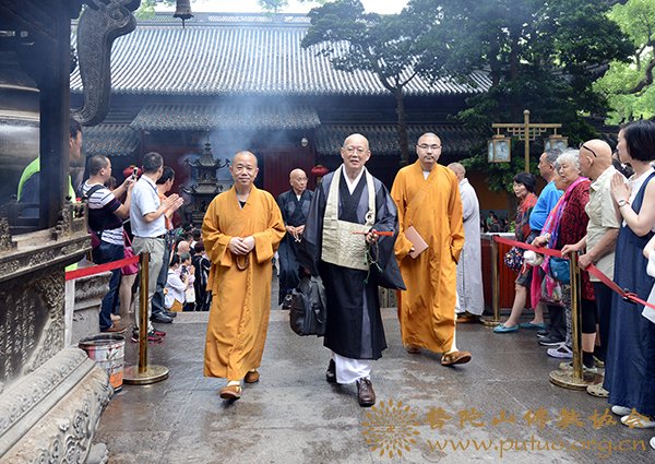 山中原浩长老一行参访普济禅寺.jpg