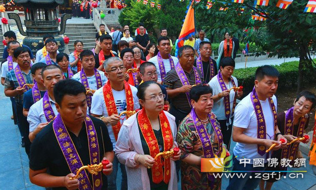 　　为祈祷世界和平、风调雨顺、国泰民安，以及超度荐拔先袓宗亲、历劫冤亲债主、男女孤魂等众，邯郸大乘玉佛寺于2017年6月22日隆重启建十方法界圣凡冥阳水陆空普度大斋胜会。为庄严法事礼请玉佛寺住持觉妙法师为法会主法。