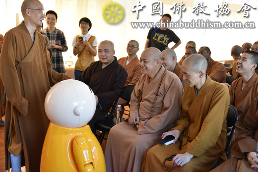 学诚会长在北京龙泉寺会见新加坡佛学院院长广声法师一行5.jpg