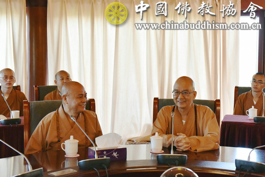 学诚会长在北京龙泉寺会见新加坡佛学院院长广声法师一行7.jpg