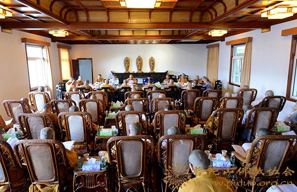 普陀山佛教协会召开佛协六届四次理事会议1.jpg