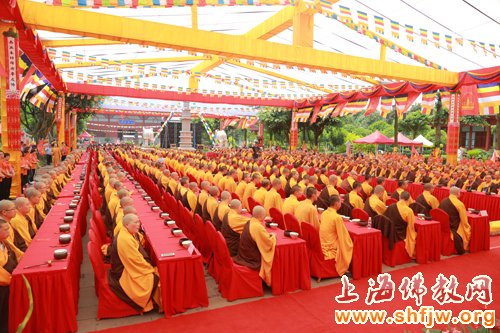 五百罗汉斋僧大法会.jpg