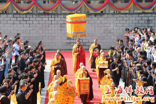 五百罗汉斋僧大法会.jpg