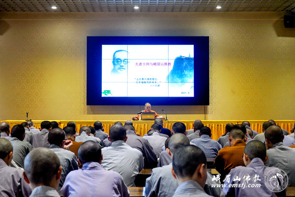 全体学僧听取演妙法师讲座.jpg