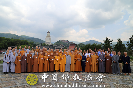 两岸佛教界在五台山共同祈祷世界和平1.jpg