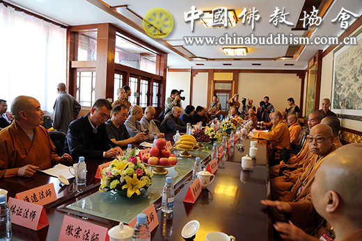 两岸佛教界在五台山共同祈祷世界和平5.jpg