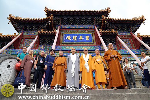 两岸佛教界在五台山共同祈祷世界和平8.jpg