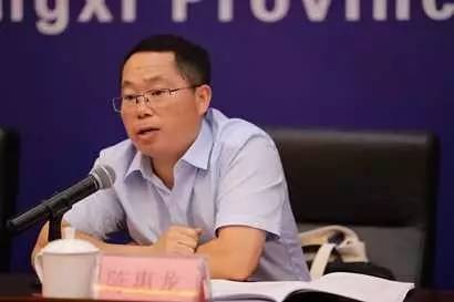 江西省政府新闻办新闻发布处处长陈惠龙主持开幕式(图片来源:曹山宝积寺).jpg