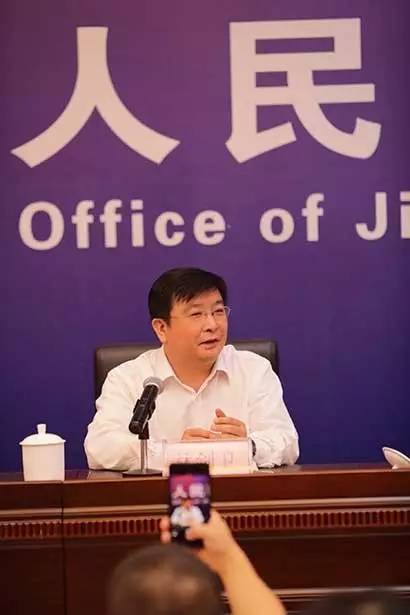 江西省民宗局宗教一处处长林剑卫致辞(图片来源:曹山宝积寺).jpg
