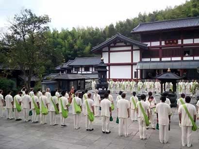 宁波金峨寺迎来23国禅修学员.jpg