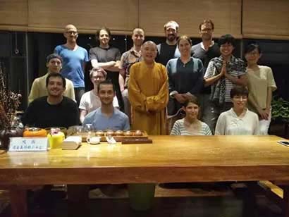 宁波金峨寺迎来23国禅修学员.jpg