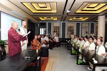 宁波金峨寺迎来23国禅修学员.jpg