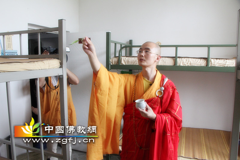 为营员寮房洒净.jpg