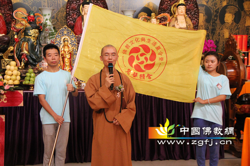新营员接过营旗12.jpg