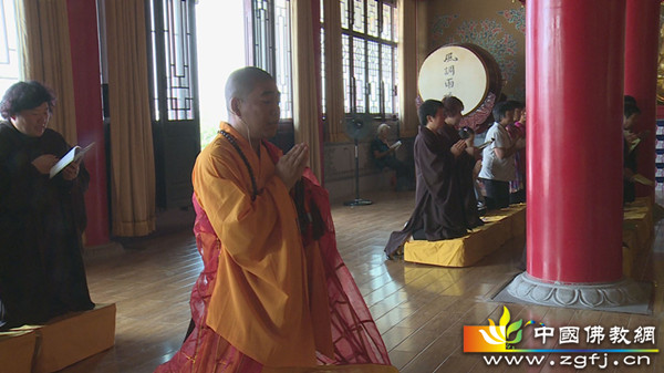 上静下永法师领诵《大悲宝忏》.jpg