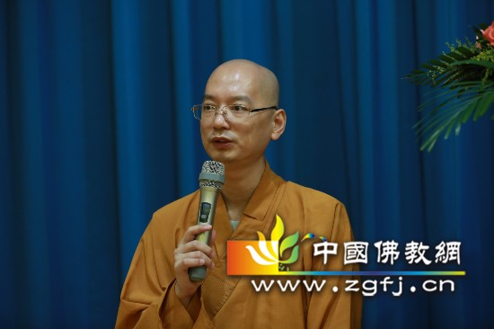 8能弘法师开讲《佛法智慧与禅诗赏析》_副本.jpg