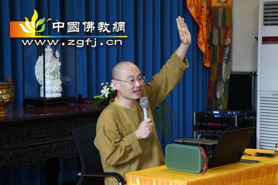 10黄帅老师教营员演唱《寒山僧踪》_副本.jpg