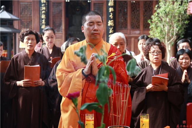 农历七月初一 鸿山寺常住恭诵《地藏经》并施放大蒙山5.jpg