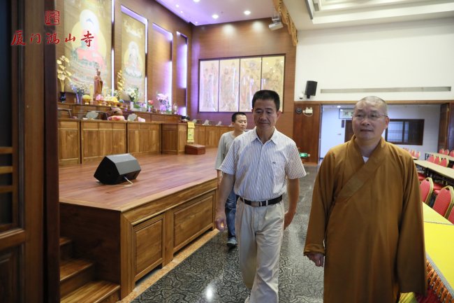 厦门市民宗局副局长陈国荣到鸿山寺关心指导工作6.jpg