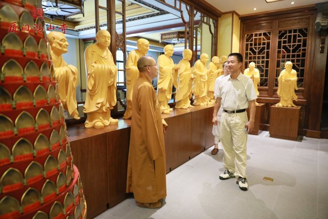 厦门市民宗局副局长陈国荣到鸿山寺关心指导工作5.jpg
