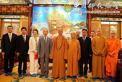 合影留念(图片来源:中国佛教协会 摄影:段林燕).jpg