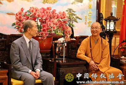 学诚会长与庭野日鑛会长亲切友好交流(图片来源:中国佛教协会 摄影:段林燕).jpg