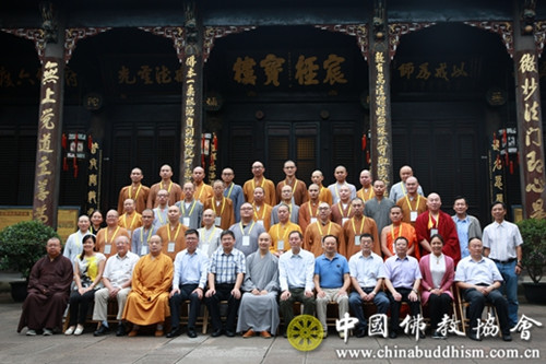 第一期全国佛教古籍修复技术培训班在成都文殊院开班.jpg